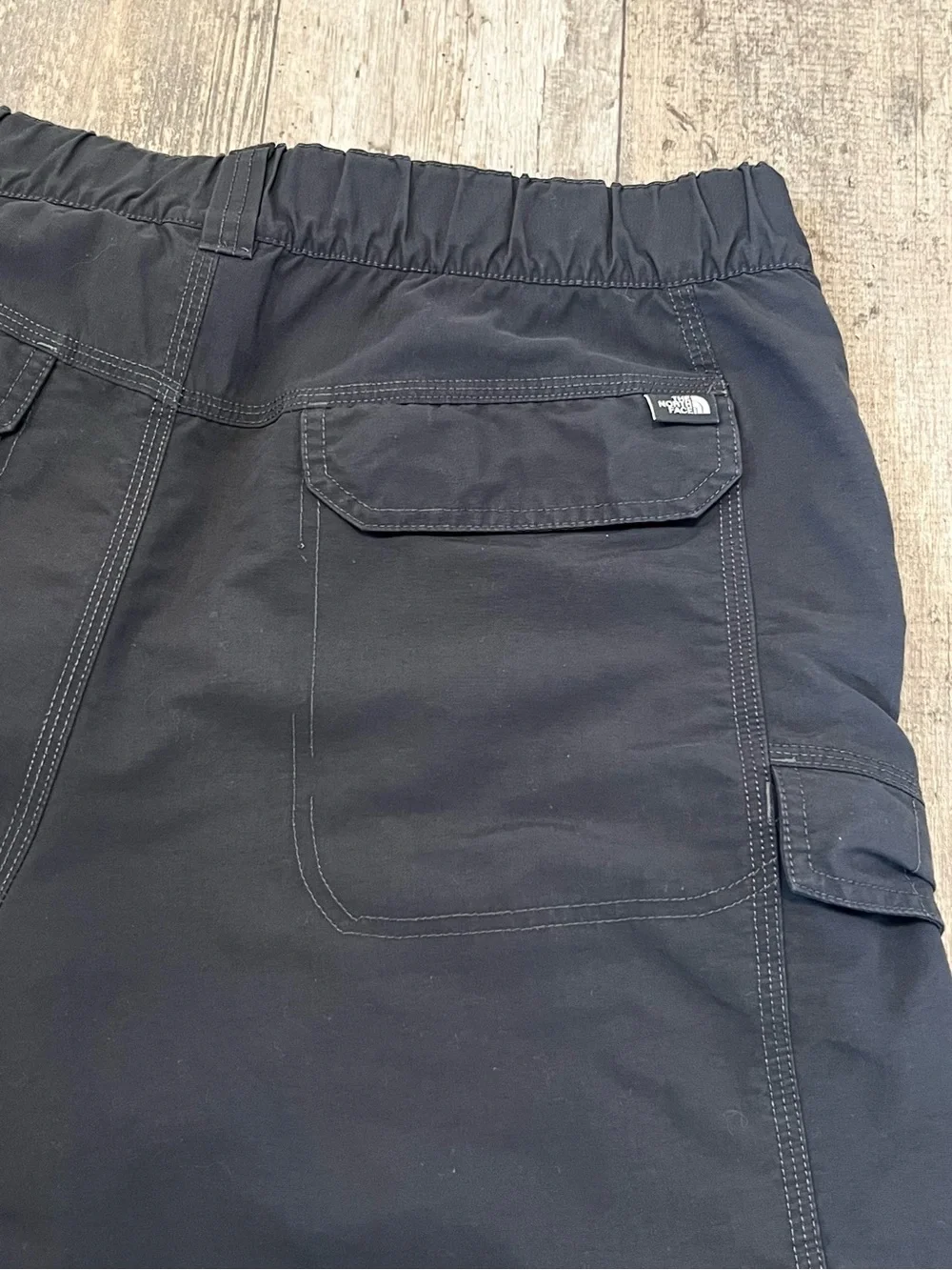 THE NORTH FACE Convertible Zip-Off Cargo Hiking Pants Mens L Dark Charcoal Grey